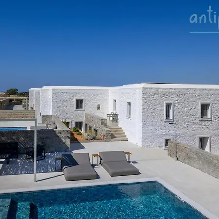 Homes * Antiparos Town