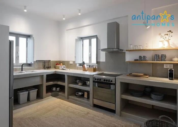 Homes Antiparos Town