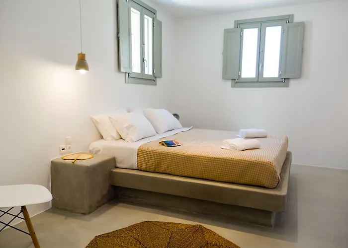 Homes Antiparos Town